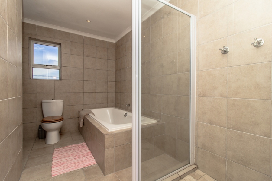 To Let 6 Bedroom Property for Rent in Bettys Bay Western Cape